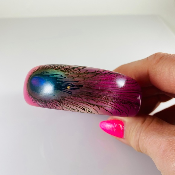 Vintage Fuchsia peacock feather painted wide bangle bracelet - Picture 3 of 5